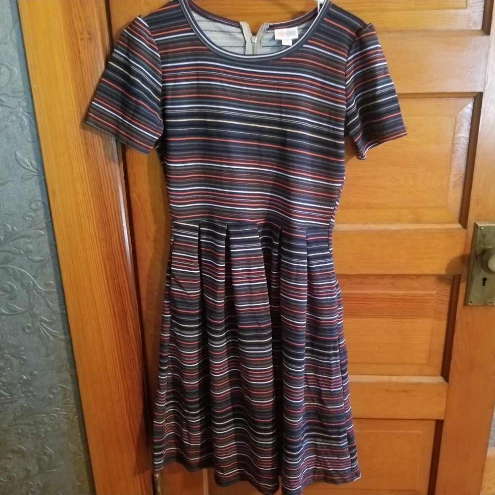 LuLaRoe Amelia. Multicolored stripes. Size M